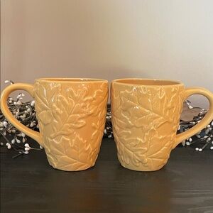 Yellow Leaf Embossed Mugs Set